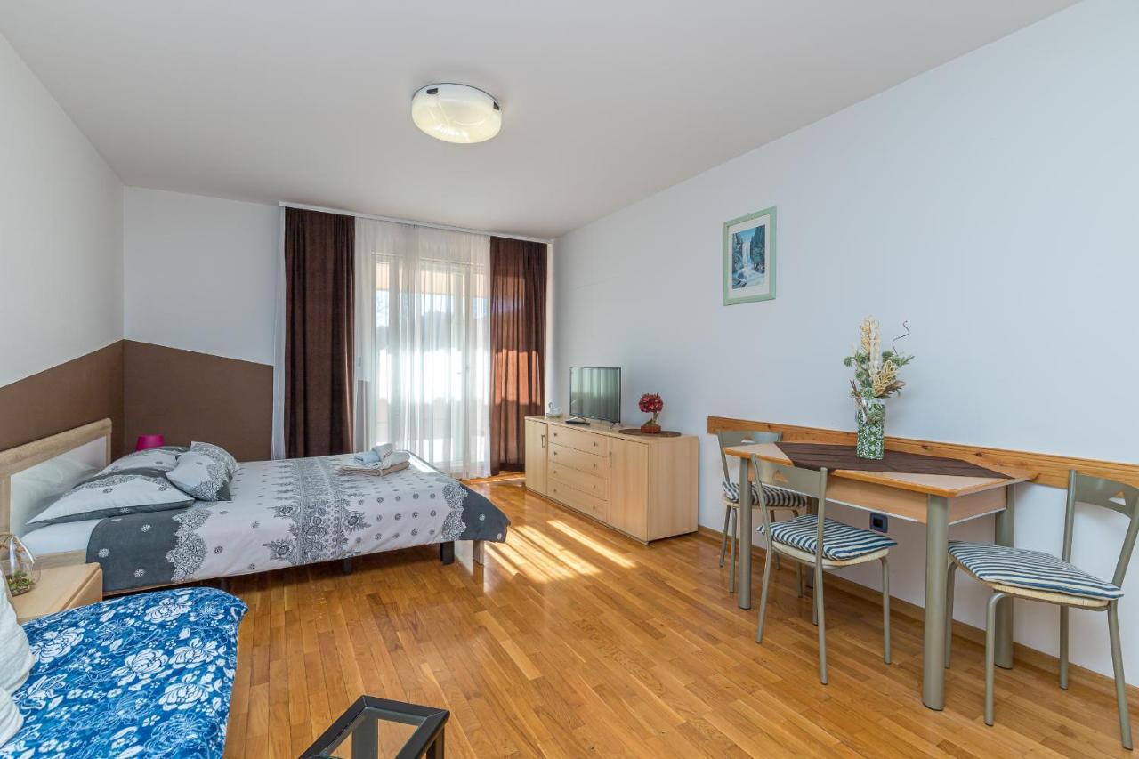 Apartments Vasic Пула Екстериор снимка