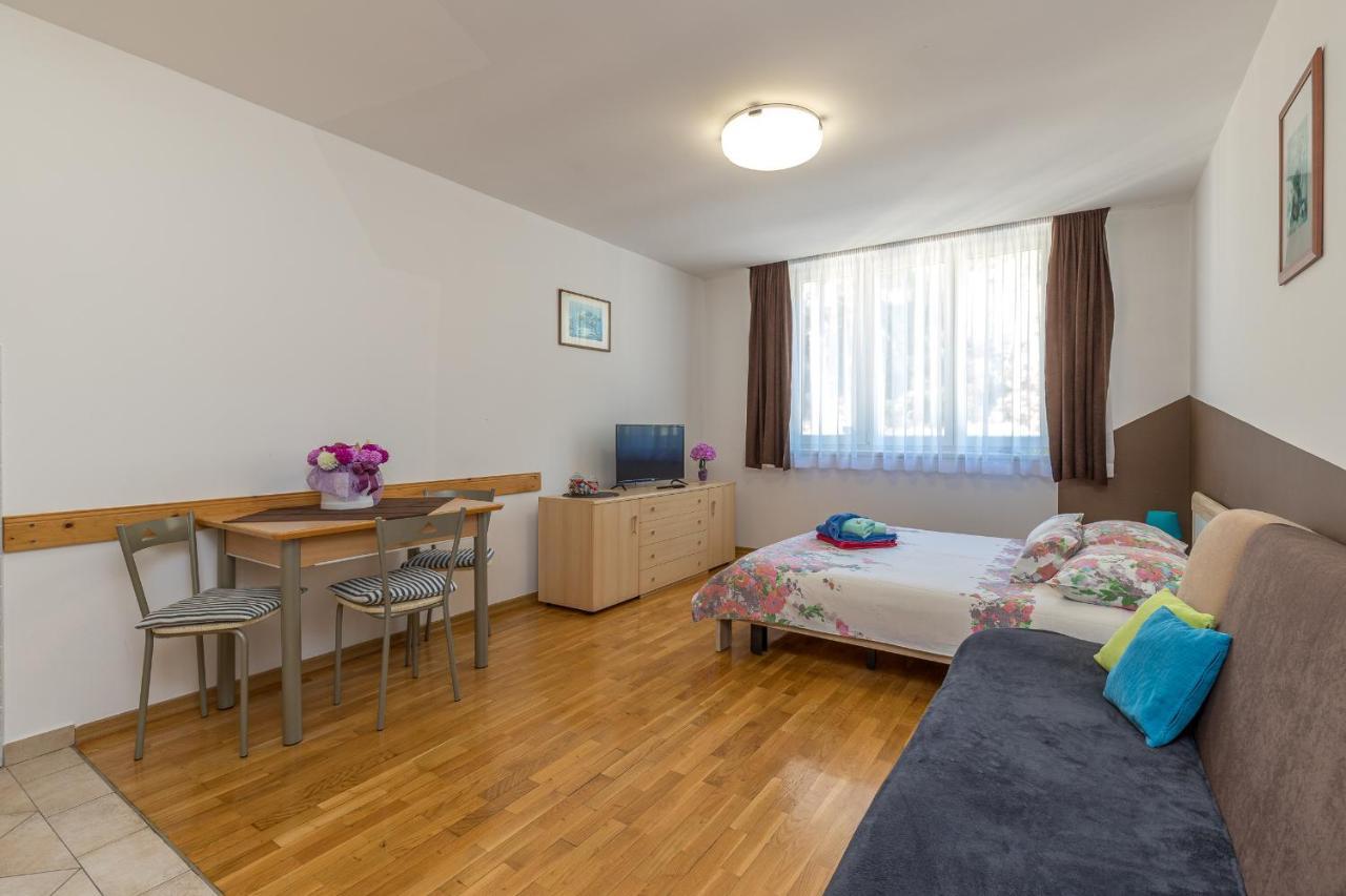 Apartments Vasic Пула Екстериор снимка
